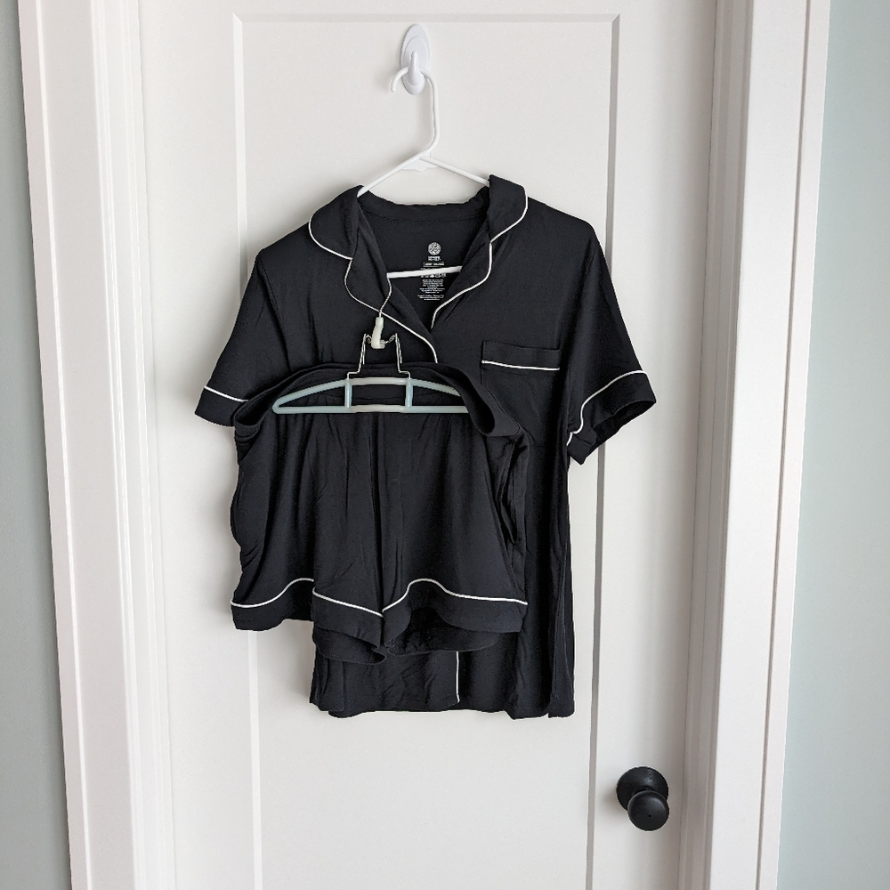 Kindred Bravely Clea Bamboo Classic Short Sleeve Pajama Set in Black, Size Large